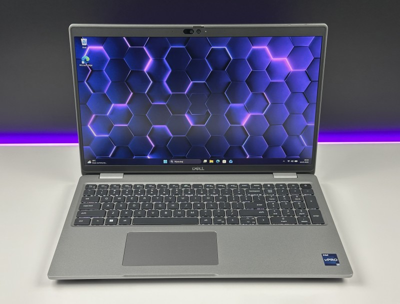 Dell Latitude 5540 – i7-1370P i matryca FHD 15.6". Biznesowy laptop z klawiaturą US, idealny do pracy biurowej, mobilnej i wielozadaniowości.