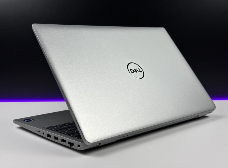 Dell Latitude 5540 – i7-1370P i matryca FHD 15.6". Biznesowy laptop z klawiaturą US, idealny do pracy biurowej, mobilnej i wielozadaniowości.