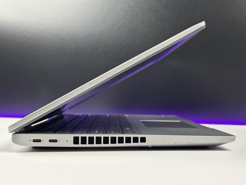 Dell Latitude 5540 – i7-1370P i matryca FHD 15.6". Biznesowy laptop z klawiaturą US, idealny do pracy biurowej, mobilnej i wielozadaniowości.