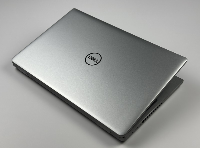 Dell Latitude 5540 – i7-1370P i matryca FHD 15.6". Biznesowy laptop z klawiaturą US, idealny do pracy biurowej, mobilnej i wielozadaniowości.