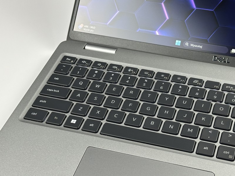 Dell Latitude 5540 – i7-1370P i matryca FHD 15.6". Biznesowy laptop z klawiaturą US, idealny do pracy biurowej, mobilnej i wielozadaniowości. Dell Latitude 5540 – i7-1370P i matryca FHD 15.6". Biznesowy laptop z klawiaturą US, idealny do pracy biurowej, mobilnej i wielozadaniowości.