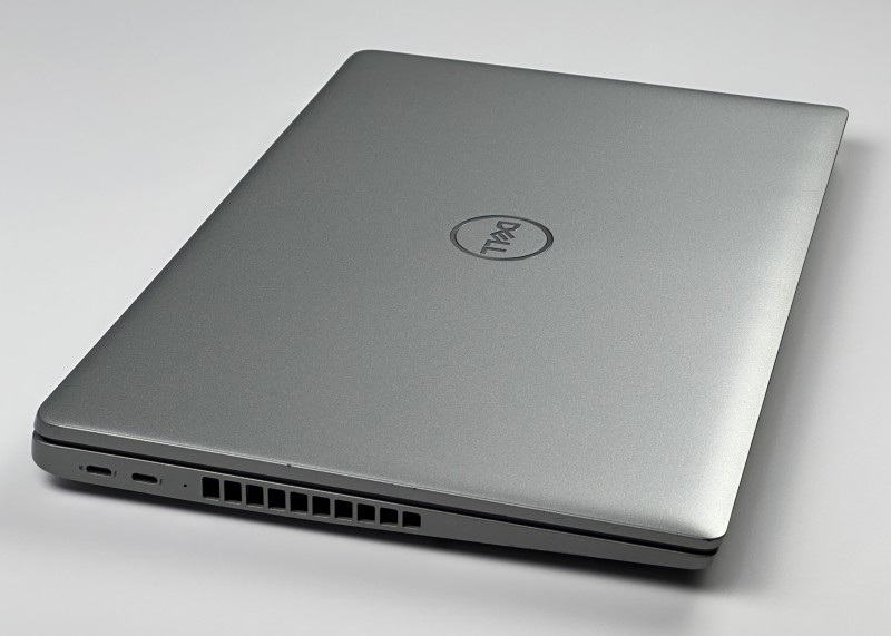 Dell Latitude 5540 – i7-1370P i matryca FHD 15.6". Biznesowy laptop z klawiaturą US, idealny do pracy biurowej, mobilnej i wielozadaniowości.