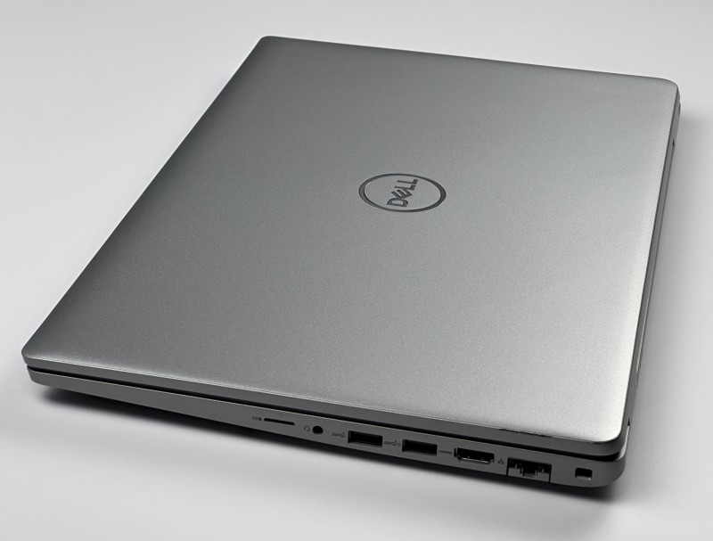 Dell Latitude 5540 – i7-1370P i matryca FHD 15.6". Biznesowy laptop z klawiaturą US, idealny do pracy biurowej, mobilnej i wielozadaniowości.