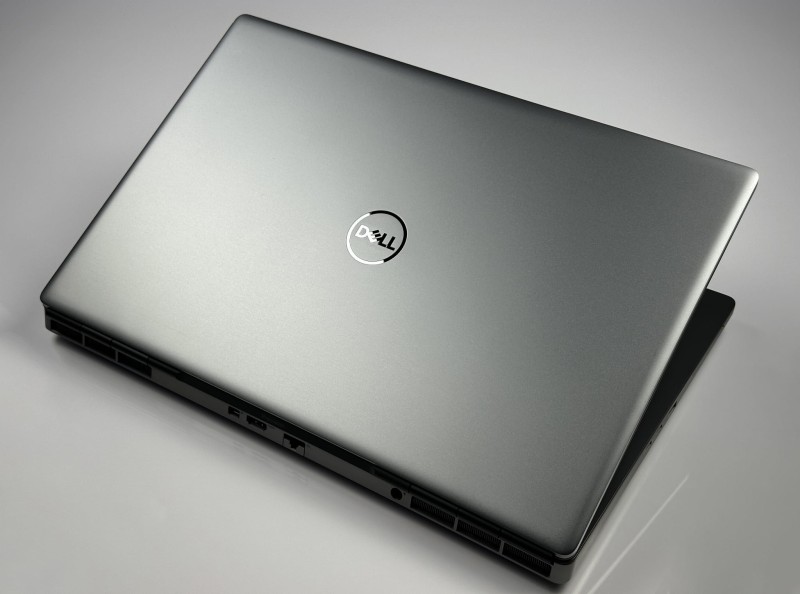 Dell Precision 7750 z i7-10750H i RTX4000 – profesjonalna stacja robocza stworzona do grafiki 3D, CAD i wymagających projektów inżynieryjnych.