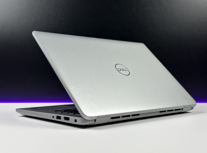 Dell Latitude 5440 z i5-1345U, matrycą FHD i klawiaturą US (PL QWERTY) – laptop biznesowy łączący wydajność, mobilność i wygodę codziennej pracy.