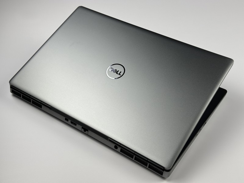 Dell Precision 7750 z i7-10850H i RTX3000 – profesjonalna stacja robocza stworzona do grafiki 3D, CAD i wymagających projektów inżynieryjnych.