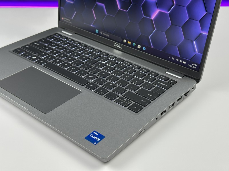 Dell Latitude 5431 z i5-1250P i FHD – nowoczesny laptop biznesowy, który łączy wysoką wydajność z mobilnością, idealny do codziennej pracy i podróży.