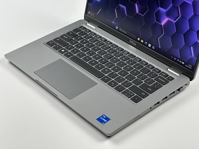 Dell Latitude 5431 z i5-1250P i FHD – nowoczesny laptop biznesowy, który łączy wysoką wydajność z mobilnością, idealny do codziennej pracy i podróży.