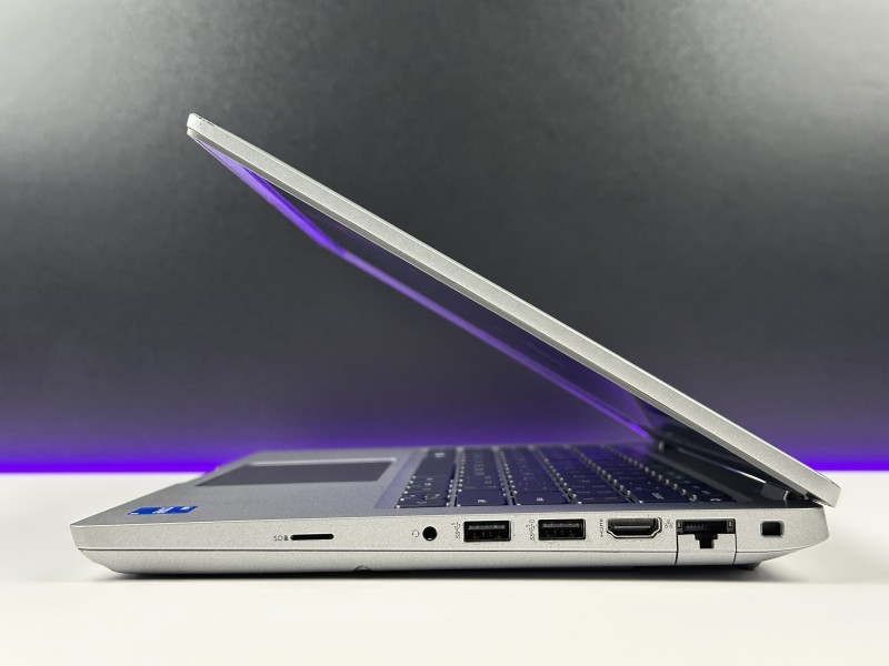 Dell Latitude 5431 z i5-1250P i FHD – nowoczesny laptop biznesowy, który łączy wysoką wydajność z mobilnością, idealny do codziennej pracy i podróży.