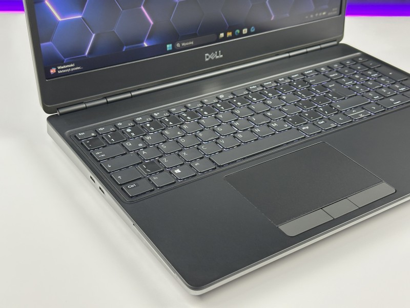 Dell Precision 7550 i7-10850H, 15.6", RTX 3000 – wydajna mobilna stacja robocza do CAD, 3D, renderingu, grafiki, inżynierii i profesjonalnych zadań.