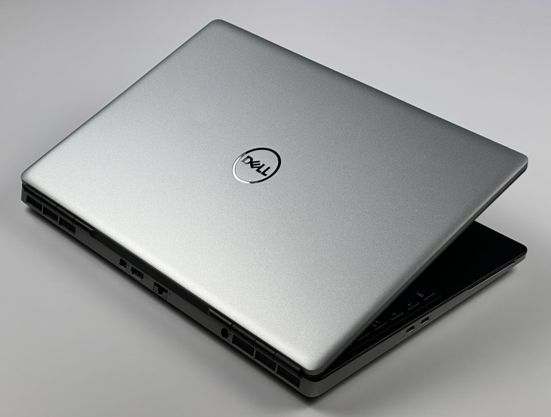 Dell Precision 7550 i7-10850H, 15.6", RTX 3000 – wydajna mobilna stacja robocza do CAD, 3D, renderingu, grafiki, inżynierii i profesjonalnych zadań.