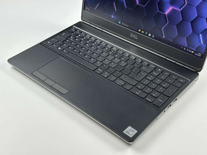 Dell Precision 7550 i7-10850H, 15.6", RTX 3000 – wydajna mobilna stacja robocza do CAD, 3D, renderingu, grafiki, inżynierii i profesjonalnych zadań.