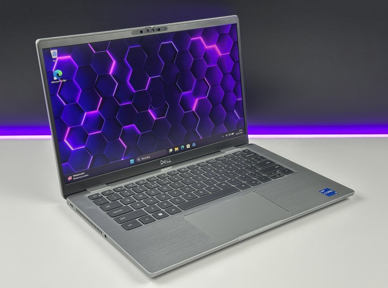 Dell Latitude 7430 – i5-1245U, 16GB RAM i FHD 14". Metalowa obudowa i klawiatura US. Lekki, szybki ultrabook biznesowy idealny do pracy mobilnej.