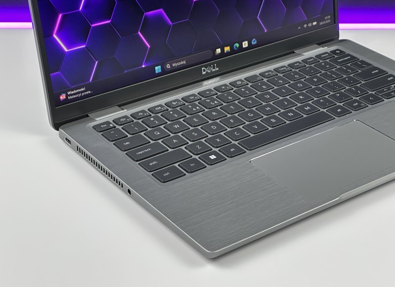 Dell Latitude 7430 – i5-1245U, 16GB RAM i FHD 14". Metalowa obudowa i klawiatura US. Lekki, szybki ultrabook biznesowy idealny do pracy mobilnej.