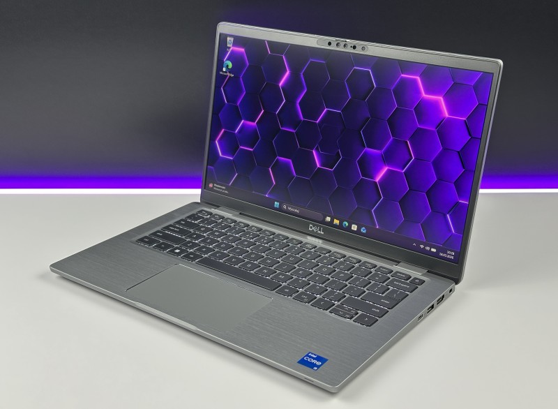 Dell Latitude 7430 – i5-1245U, 16GB RAM i FHD 14". Metalowa obudowa i klawiatura US. Lekki, szybki ultrabook biznesowy idealny do pracy mobilnej.