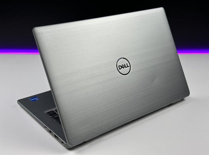 Dell Latitude 7430 – i5-1245U, 16GB RAM i FHD 14". Metalowa obudowa i klawiatura US. Lekki, szybki ultrabook biznesowy idealny do pracy mobilnej.