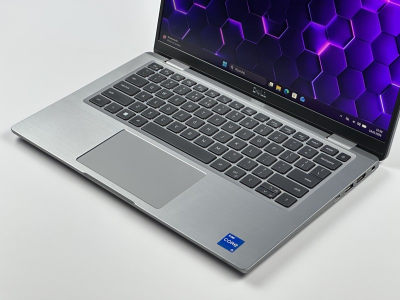 Dell Latitude 7430 – i5-1245U, 16GB RAM i FHD 14". Metalowa obudowa i klawiatura US. Lekki, szybki ultrabook biznesowy idealny do pracy mobilnej.