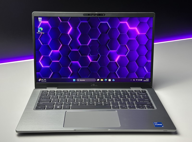 Dell Latitude 7430 – i5-1245U, 16GB RAM i FHD 14". Metalowa obudowa i klawiatura US. Lekki, szybki ultrabook biznesowy idealny do pracy mobilnej.