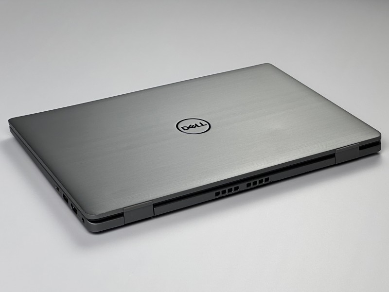 Dell Latitude 7430 – i5-1245U, 16GB RAM i FHD 14". Metalowa obudowa i klawiatura US. Lekki, szybki ultrabook biznesowy idealny do pracy mobilnej.