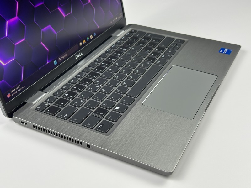 Dell Latitude 7430 z i5-1245U, dotykowym ekranem FHD 14" i metalową obudową to elegancki laptop biznesowy z 16 GB pamięci lutowanej.