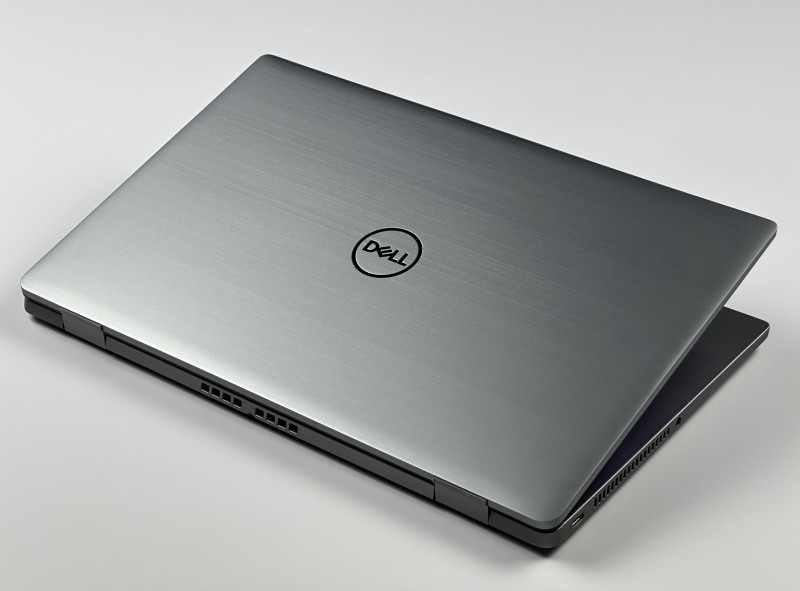 Dell Latitude 7430 z i5-1245U, dotykowym ekranem FHD 14" i metalową obudową to elegancki laptop biznesowy z 16 GB pamięci lutowanej.