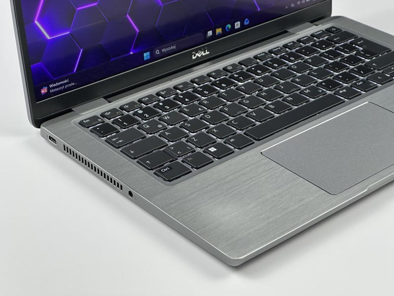 Dell Latitude 7430 z i5-1245U, dotykowym ekranem FHD 14" i metalową obudową to elegancki laptop biznesowy z 16 GB pamięci lutowanej.