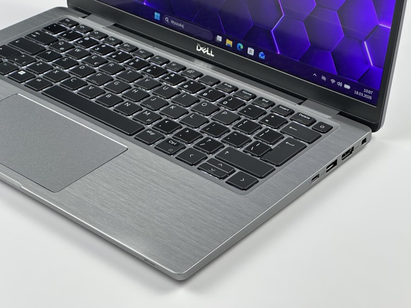 Dell Latitude 7430 z i5-1245U, dotykowym ekranem FHD 14" i metalową obudową to elegancki laptop biznesowy z 16 GB pamięci lutowanej.