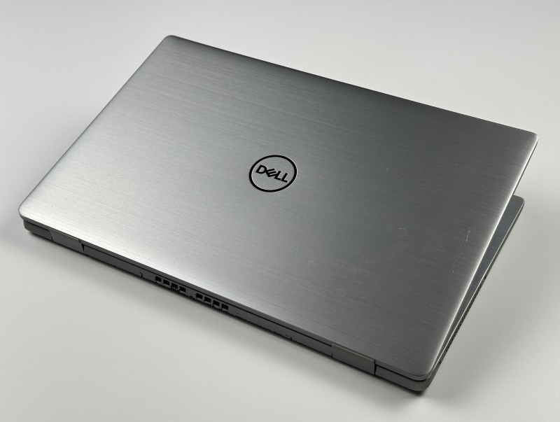 Dell Latitude 7430 z i5-1245U, dotykowym ekranem FHD 14" i metalową obudową to elegancki laptop biznesowy z 16 GB pamięci lutowanej.