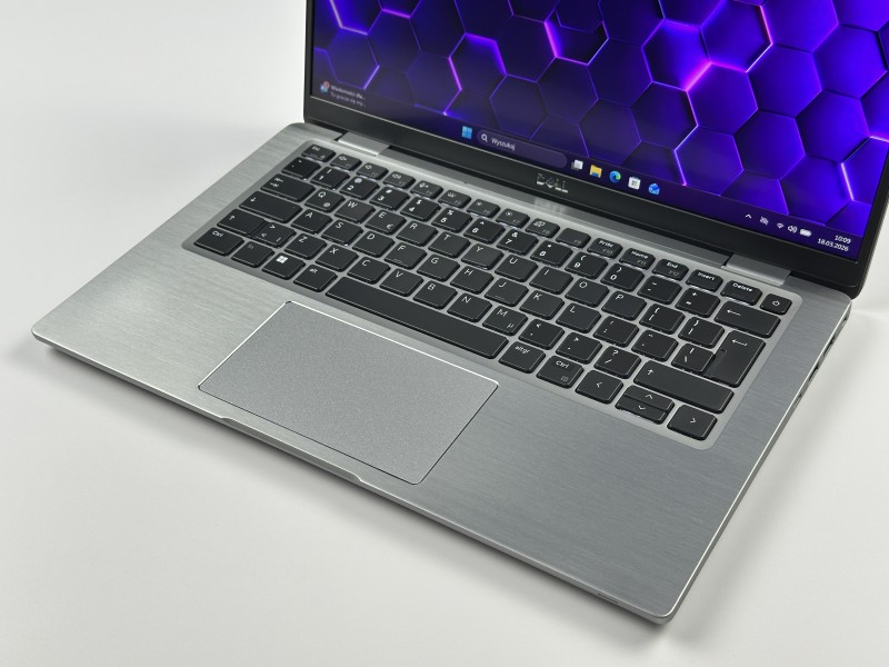 Dell Latitude 7430 z i5-1245U, dotykowym ekranem FHD 14" i metalową obudową to elegancki laptop biznesowy z 16 GB pamięci lutowanej.