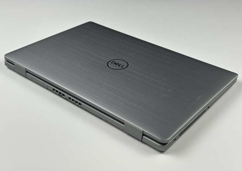 Dell Latitude 7430 z i5-1245U, dotykowym ekranem FHD 14" i metalową obudową to elegancki laptop biznesowy z 16 GB pamięci lutowanej.