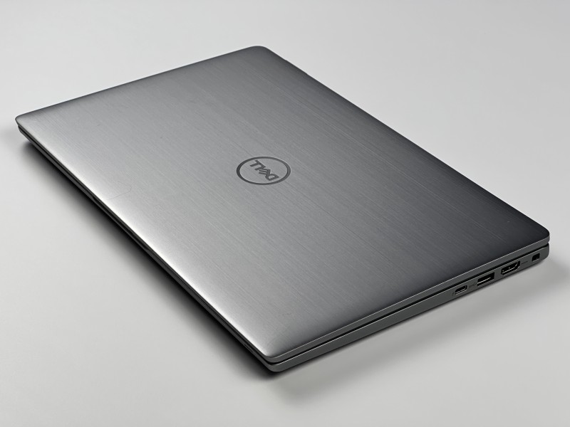 Dell Latitude 7430 z i5-1245U, dotykowym ekranem FHD 14" i metalową obudową to elegancki laptop biznesowy z 16 GB pamięci lutowanej.