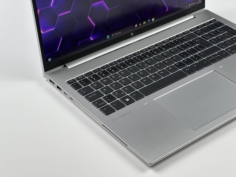 HP EliteBook 860 G9 i5-1245U, 16" FHD+ (1920x1200) – wydajny laptop biznesowy do pracy biurowej, mobilnej i wielozadaniowej.