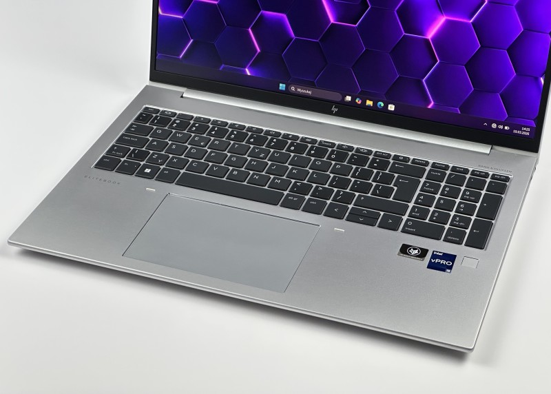 HP EliteBook 860 G9 i5-1245U, 16" FHD+ (1920x1200) – wydajny laptop biznesowy do pracy biurowej, mobilnej i wielozadaniowej.