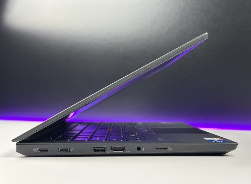 Lenovo ThinkPad T14 Gen 2 i5-1145G7, 14" FHD – biznesowy laptop do pracy mobilnej z klawiaturą US i obsługą polskich znaków.