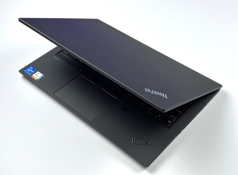 Lenovo ThinkPad T14 Gen 2 i5-1145G7, 14" FHD – biznesowy laptop do pracy mobilnej z klawiaturą US i obsługą polskich znaków.