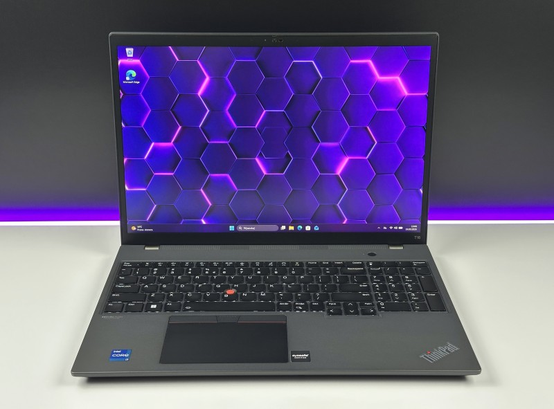 Lenovo ThinkPad T16 Gen 1 i7-1260P, 16" FHD+ – wydajny laptop biznesowy do pracy mobilnej z klawiaturą US i polskimi znakami.