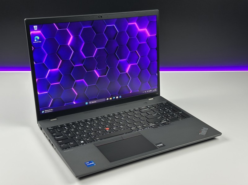Lenovo ThinkPad T16 Gen 1 i7-1260P, 16" FHD+ – wydajny laptop biznesowy do pracy mobilnej z klawiaturą US i polskimi znakami.