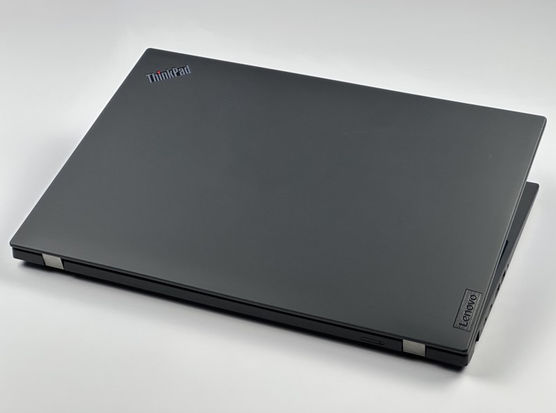 Lenovo ThinkPad T16 Gen 1 i7-1260P, 16" FHD+ – wydajny laptop biznesowy do pracy mobilnej z klawiaturą US i polskimi znakami.