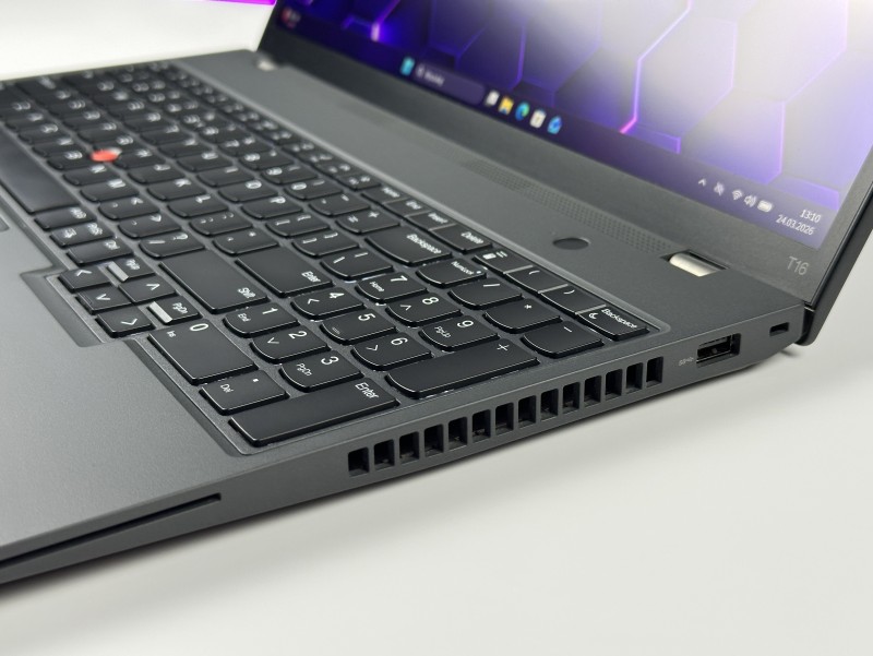 Lenovo ThinkPad T16 Gen 1 i7-1260P, 16" FHD+ – wydajny laptop biznesowy do pracy mobilnej z klawiaturą US i polskimi znakami.