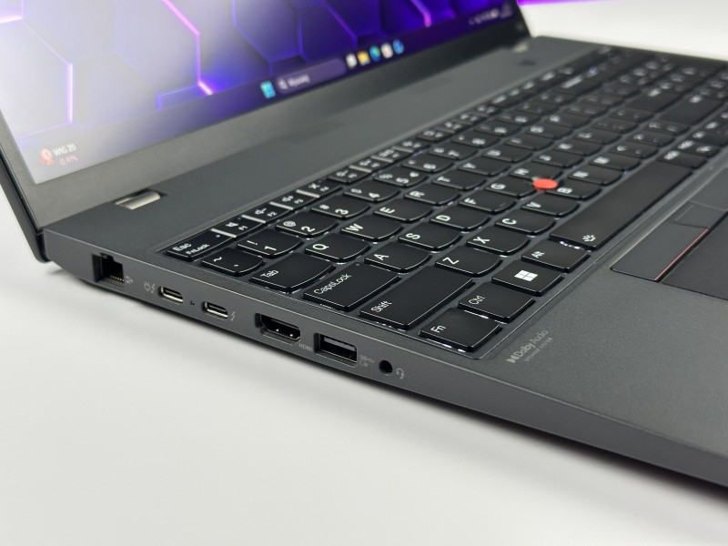 Lenovo ThinkPad T16 Gen 1 i7-1260P, 16" FHD+ – wydajny laptop biznesowy do pracy mobilnej z klawiaturą US i polskimi znakami.