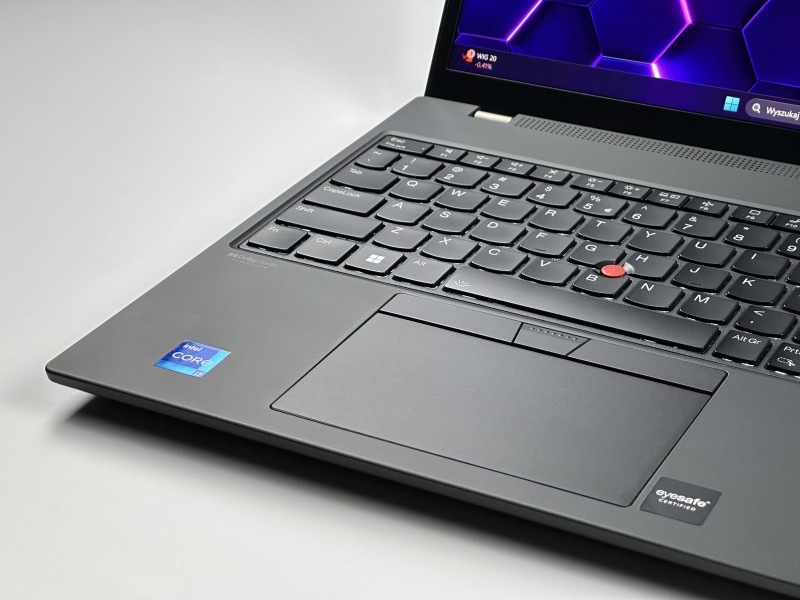 Lenovo ThinkPad T16 Gen 1 i7-1260P, 16" FHD+ – wydajny laptop biznesowy do pracy mobilnej z klawiaturą US i polskimi znakami.