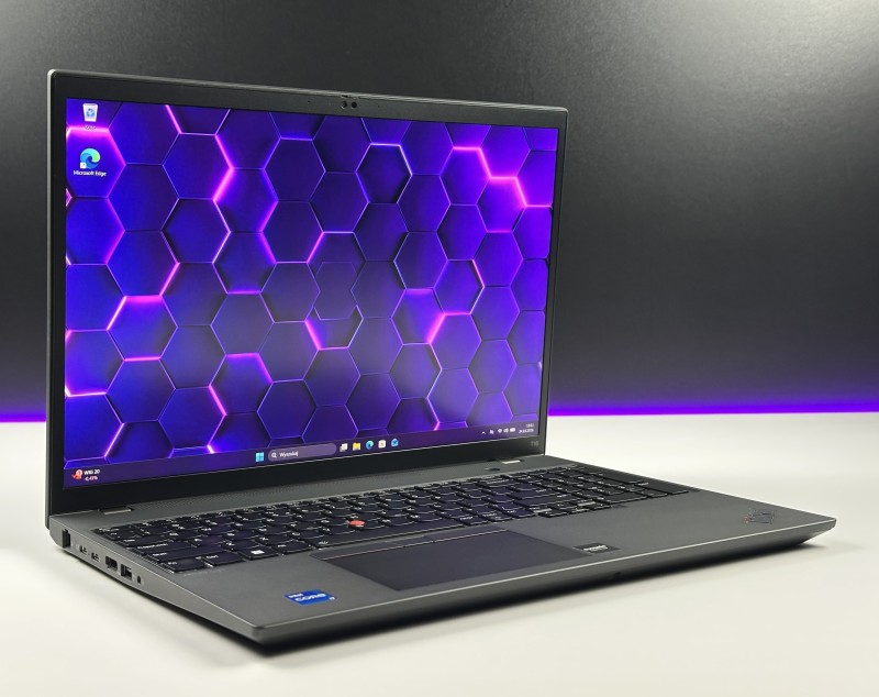 Lenovo ThinkPad T16 Gen 1 i7-1260P, 16" FHD+ – wydajny laptop biznesowy do pracy mobilnej z klawiaturą US i polskimi znakami.