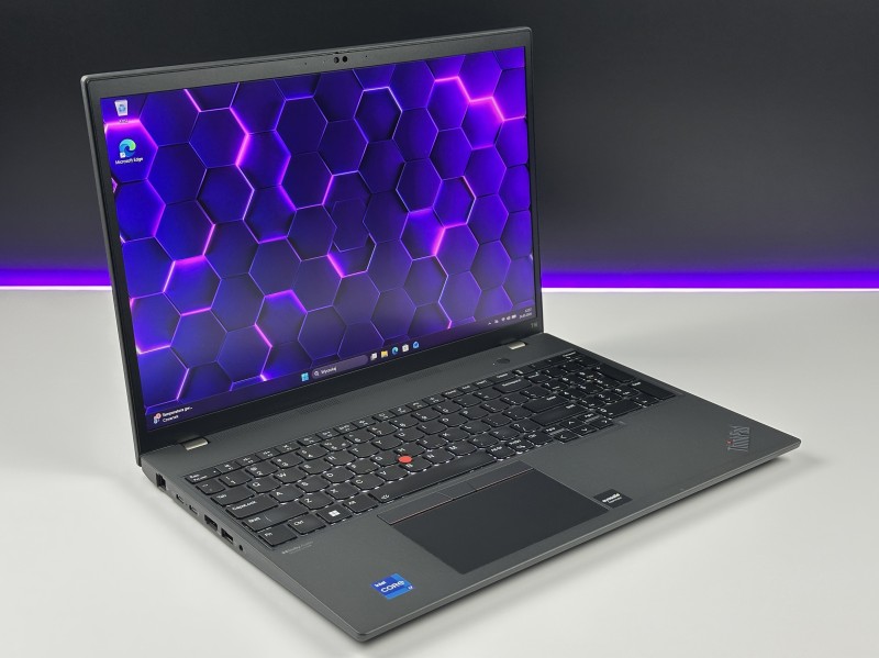 Lenovo ThinkPad T16 Gen 1 i7-1260P, 16" FHD+ – wydajny laptop biznesowy do pracy mobilnej z klawiaturą US i polskimi znakami.
