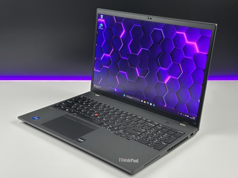 Lenovo ThinkPad T16 Gen 1 i7-1260P, 16" FHD+ – wydajny laptop biznesowy do pracy mobilnej z klawiaturą US i polskimi znakami.
