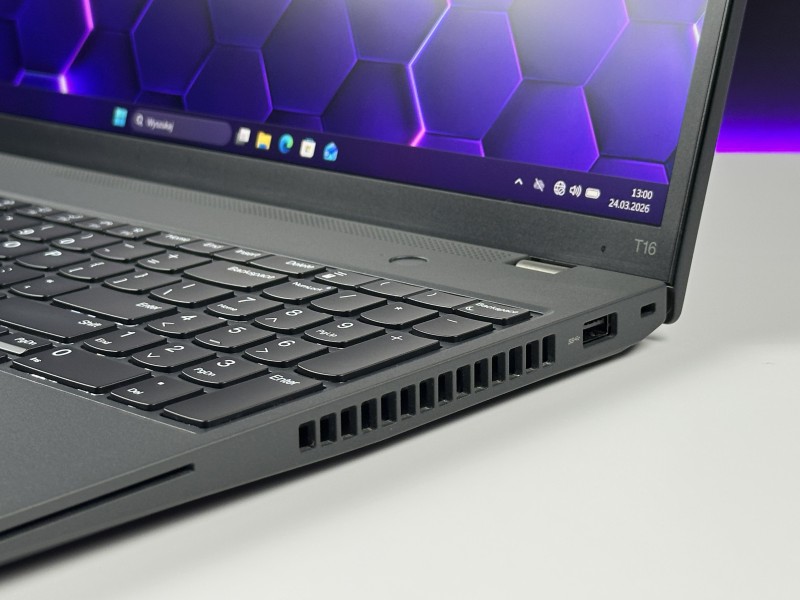 Lenovo ThinkPad T16 Gen 1 i7-1260P, 16" FHD+ – wydajny laptop biznesowy do pracy mobilnej z klawiaturą US i polskimi znakami.