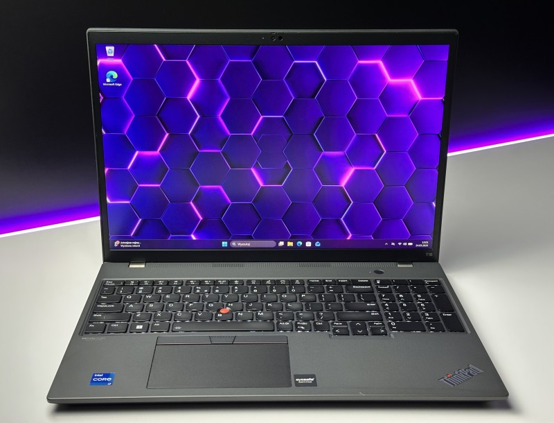 Lenovo ThinkPad T16 Gen 1 i7-1260P, 16" FHD+ – wydajny laptop biznesowy do pracy mobilnej z klawiaturą US i polskimi znakami.