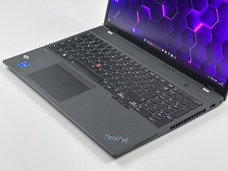 Lenovo ThinkPad T16 Gen 1 i7-1255U, 16" QHD+ – biznesowy laptop o wysokiej rozdzielczości do pracy biurowej, analitycznej i wielozadaniowej.