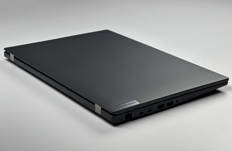Lenovo ThinkPad T16 Gen 1 i7-1255U, 16" QHD+ – biznesowy laptop o wysokiej rozdzielczości do pracy biurowej, analitycznej i wielozadaniowej.