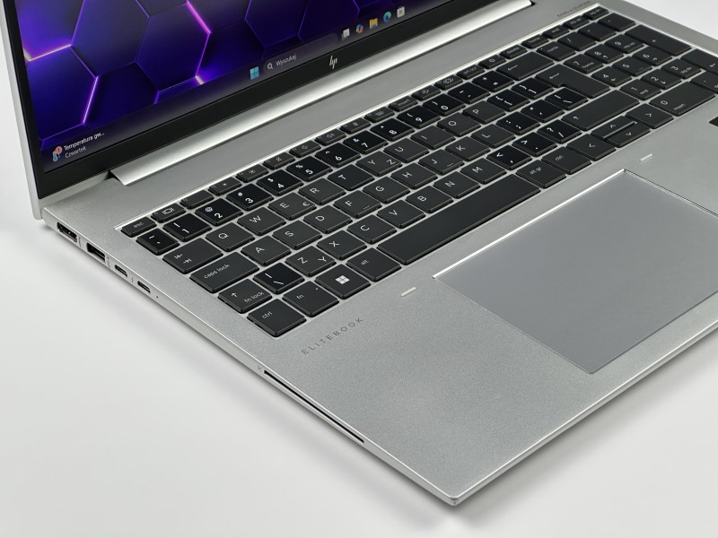 HP EliteBook 860 G9 i5-1245U, 16" FHD+ (1920x1200) – wydajny laptop biznesowy do pracy biurowej, mobilnej i wielozadaniowej.