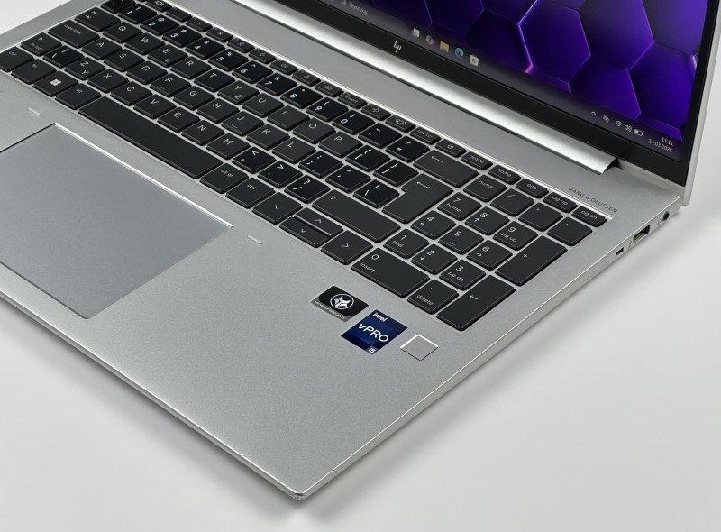 HP EliteBook 860 G9 i5-1245U, 16" FHD+ (1920x1200) – wydajny laptop biznesowy do pracy biurowej, mobilnej i wielozadaniowej.